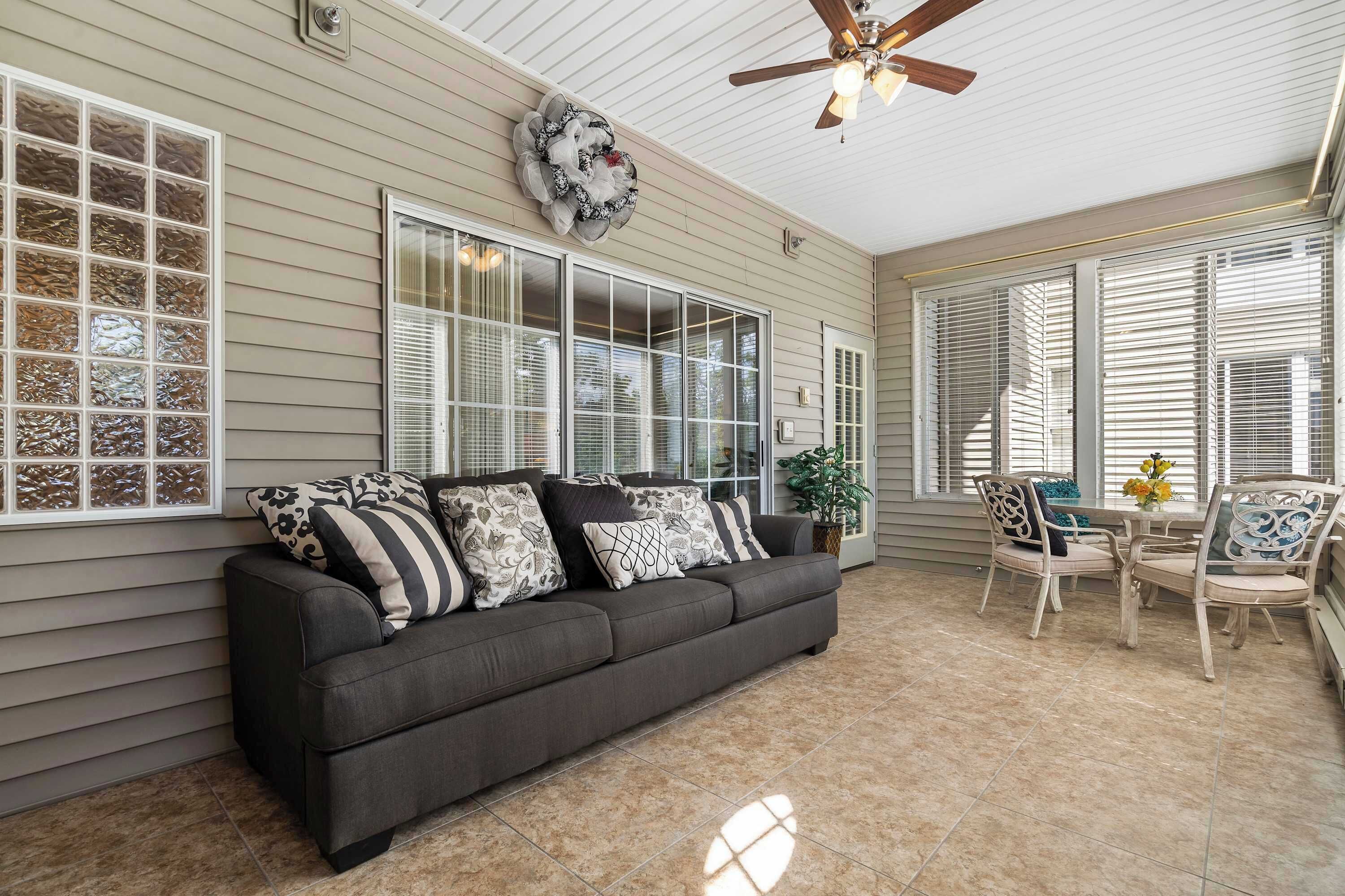 Condo, várias camas, cozinha, vista para o campo de golfe (Legacy Walk-In) | Área de estar | TV de tela plana 42 polegadas com canais digitais