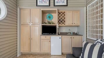 Condo, Multiple Beds, Kitchen, Golf View (Legacy Walk-In) | Living area | 42-inch flat-screen TV with digital channels