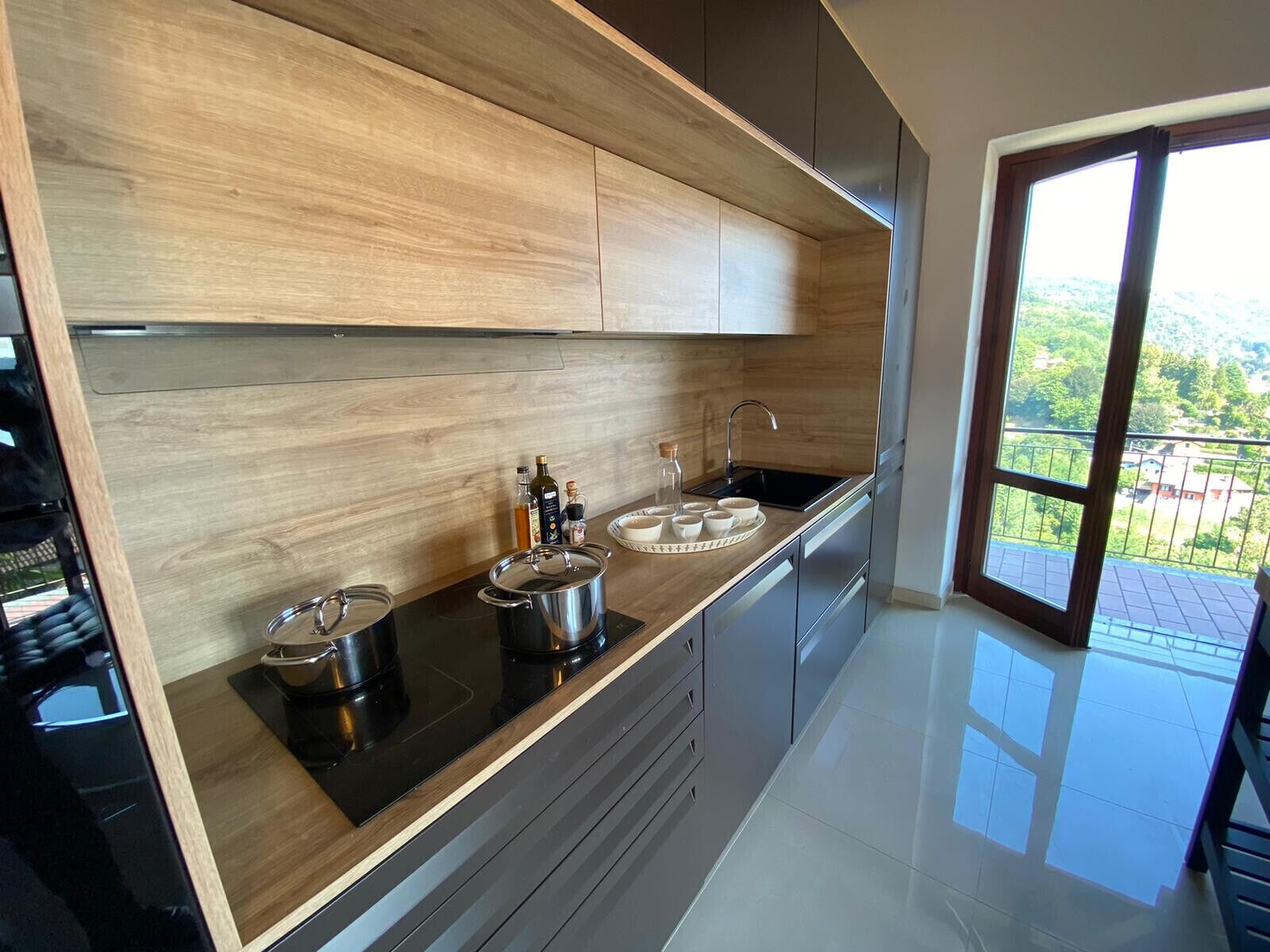 Kühlschrank, Mikrowelle, Ofen, Geschirrspüler