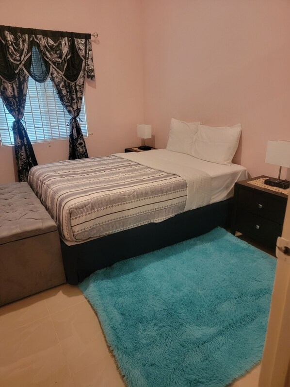 3 bedrooms, desk, iron/ironing board, free WiFi