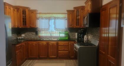 Luxurious 3 beds, 2 bath with all amenities