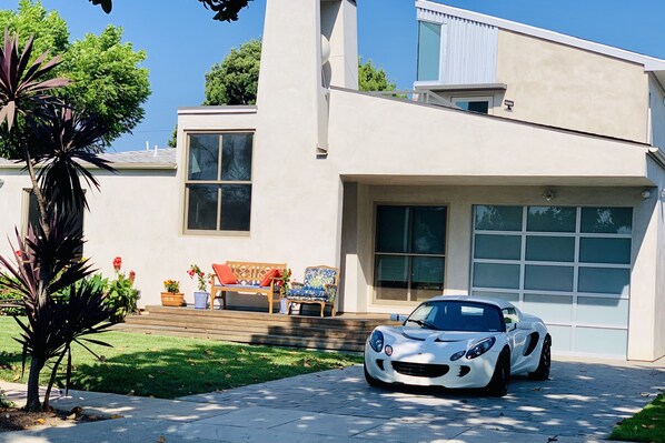 Exterior - Coastal Charm Awaits. “Deb’s Sunset Retreat” (Mar Vista , LA)