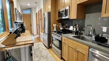 Refrigerador, microondas, horno y parrilla de estufa