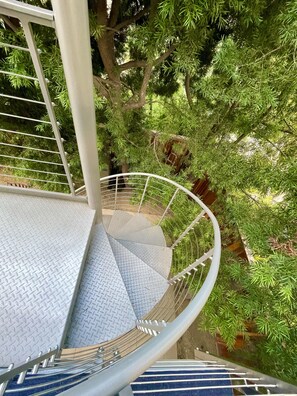 Property grounds - Coastal Charm Awaits. “Deb’s Sunset Retreat” (Mar Vista , LA)