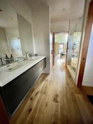 Interior - Coastal Charm Awaits. “Deb’s Sunset Retreat” (Mar Vista , LA)