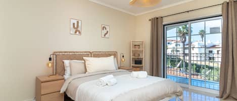 2 間睡房、房內夾萬、免費 Wi-Fi、床單