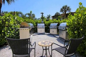 Property grounds - Blind Pass Condos at Bowman's Beach D203 on beautiful Sanibel Island (Sanibel)