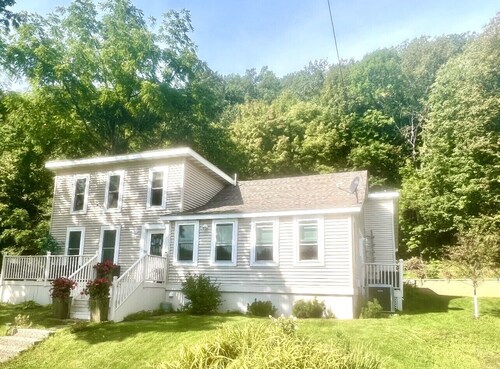 Chic Boho-Luxe Getaway Near the St. Croix River - Near Trollhaugen & Wild Mt.