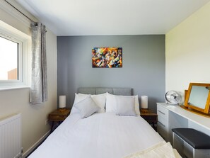 3 dormitoris, planxa i posts de planxar, wifi i roba de llit 