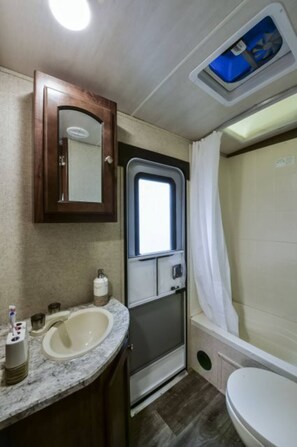 Combined shower/bathtub, hair dryer, towels, toilet paper