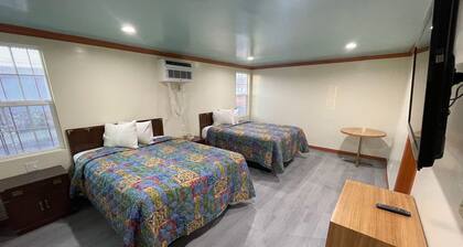 Hilltop Motor Inn