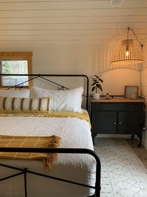 1 bedroom, desk, iron/ironing board, free WiFi