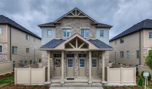 Exterior - A Modern and Executive Unit~1 Parking Spot&Great Location - Close To Everything (London)