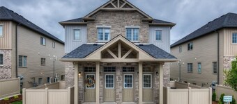 A Modern and Executive Unit~1 Parking Spot&Great Location - Close To Everything