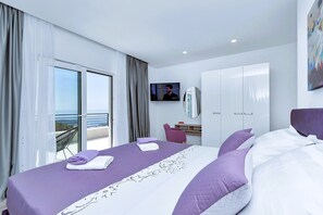 4 bedrooms, iron/ironing board, free WiFi, bed sheets