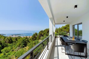 Outdoor dining - Villa Vivace with pool (Makarska)