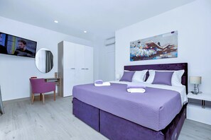 4 bedrooms, in-room safe, iron/ironing board, travel cot - Villa Vivace with pool (Makarska)