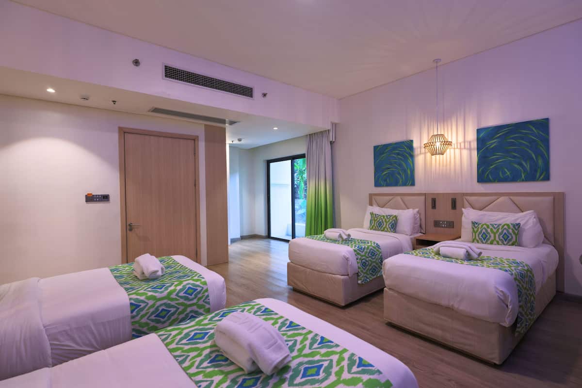 Family Room | Minibar, in-room safe, desk, free WiFi