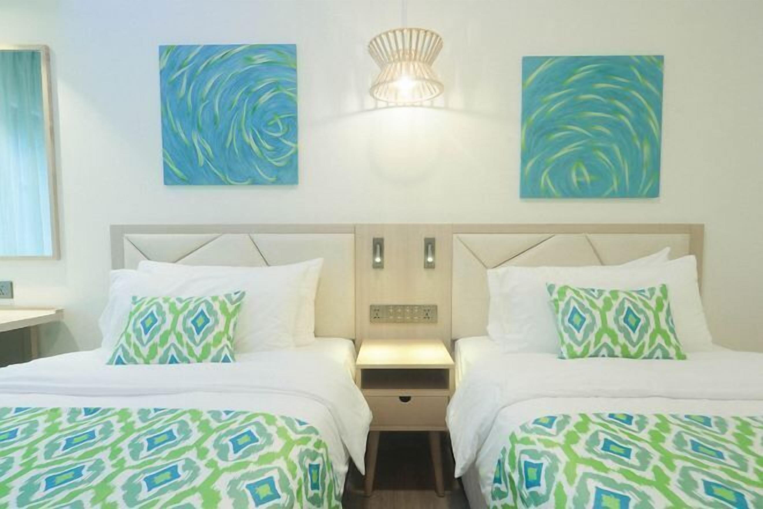 Minibar, safe på rommet, skrivebord og wi-fi (inkludert)