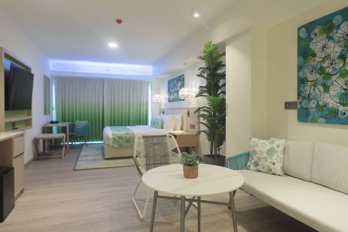 Premier Room, Sea View | Minibar, in-room safe, desk, free WiFi