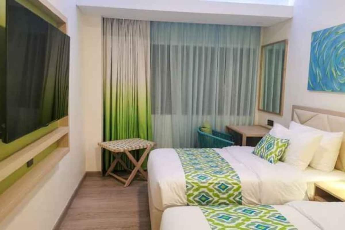 Minibar, in-room safe, desk, free WiFi