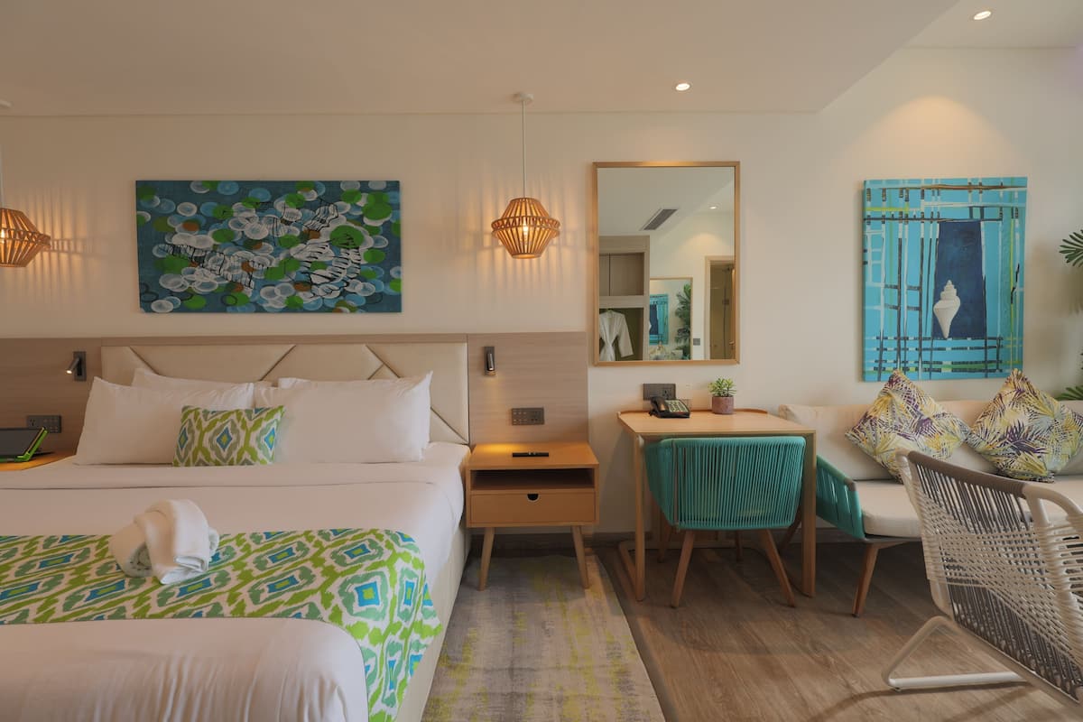 Sky Suite | Minibar, in-room safe, desk, free WiFi