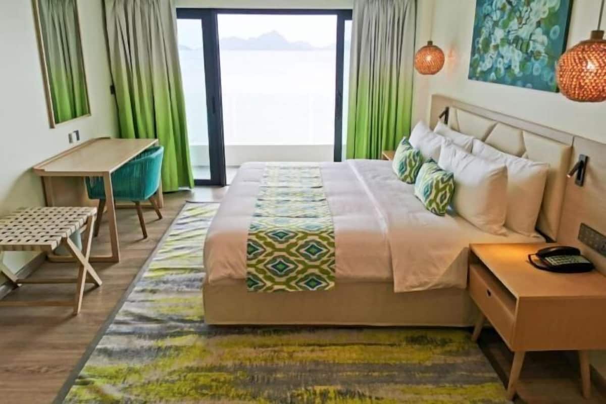 Minibar, safe på rommet, skrivebord og wi-fi (inkludert)