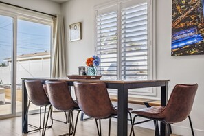 Dining - LUX  - LA Relaxing Oasis w/HotTub, Gym, & Workspace - Van Nuys (Los Angeles)