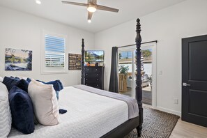 4 bedrooms, iron/ironing board, WiFi, bed sheets