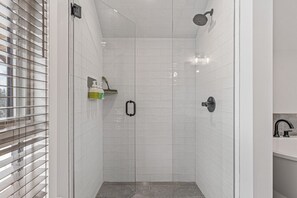 Sèche-cheveux, serviettes fournies