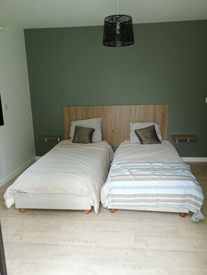 3 bedrooms, WiFi - Family villa with pool and garden (Anglet)