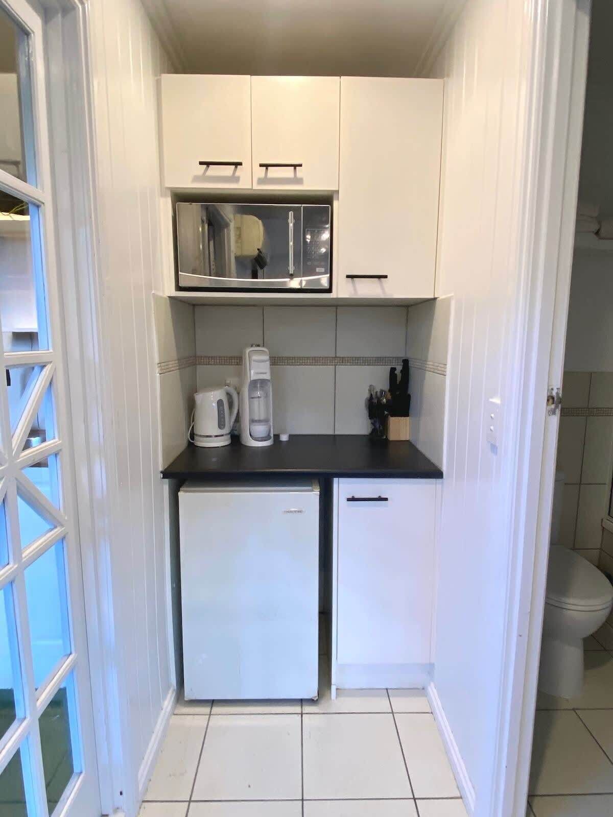 Kitchenette with microwave, bar fridge, kettle and toaster