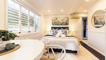 6 slaapkamers, een strijkplank/strijkijzer, wifi