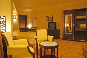 Premium bedding, pillowtop beds, in-room safe, desk - (Amman)