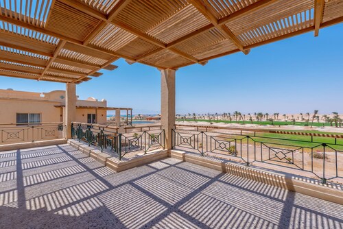 Vesta - Luxury APT II - 2BR - Golf