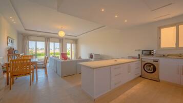 2 bedrooms, iron/ironing board, Internet