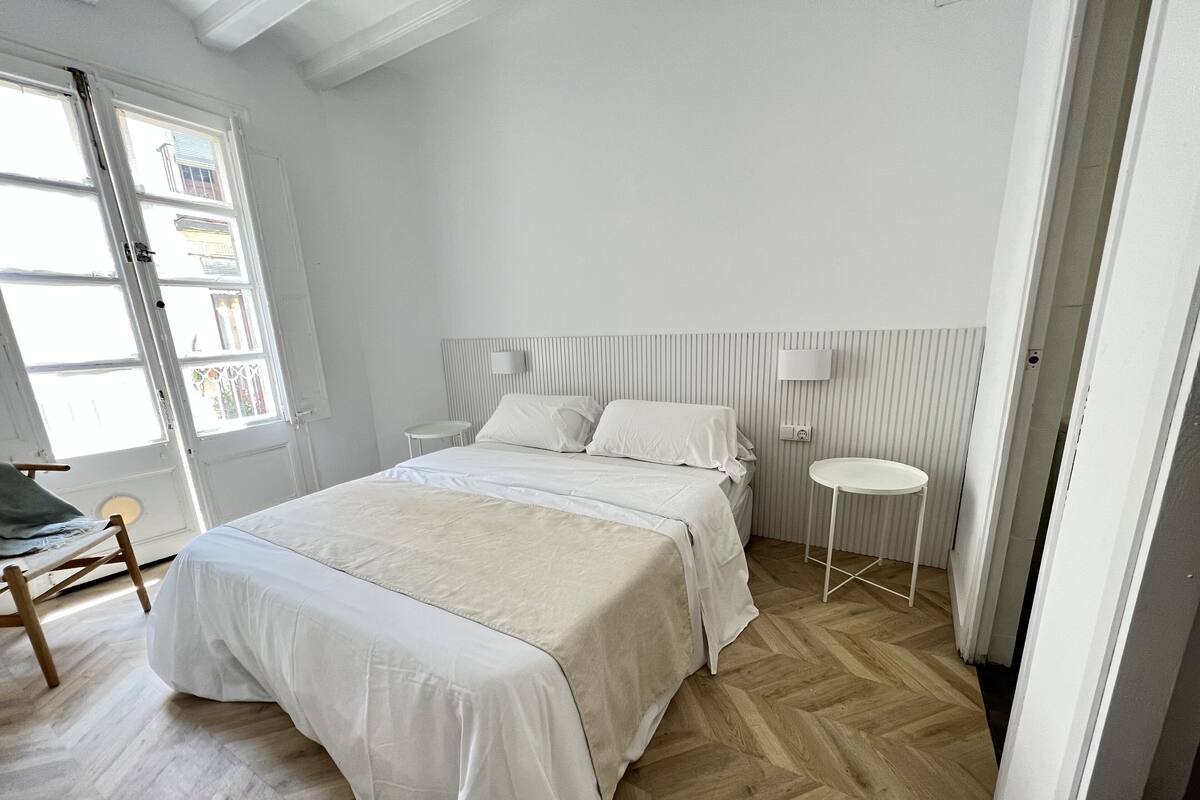 Habitación City | Ropa de cama de alta calidad, edredones de plumas, wifi gratis