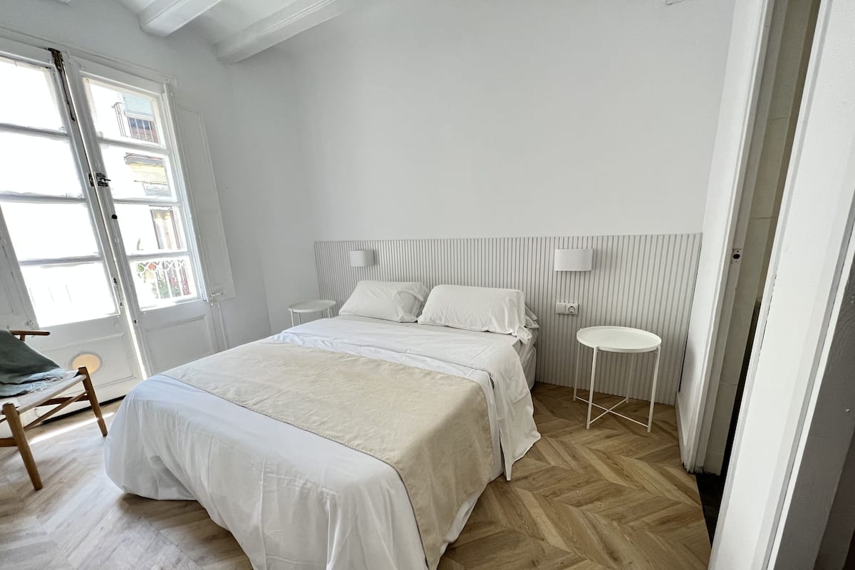 Habitación City | Ropa de cama de alta calidad, edredones de plumas, wifi gratis