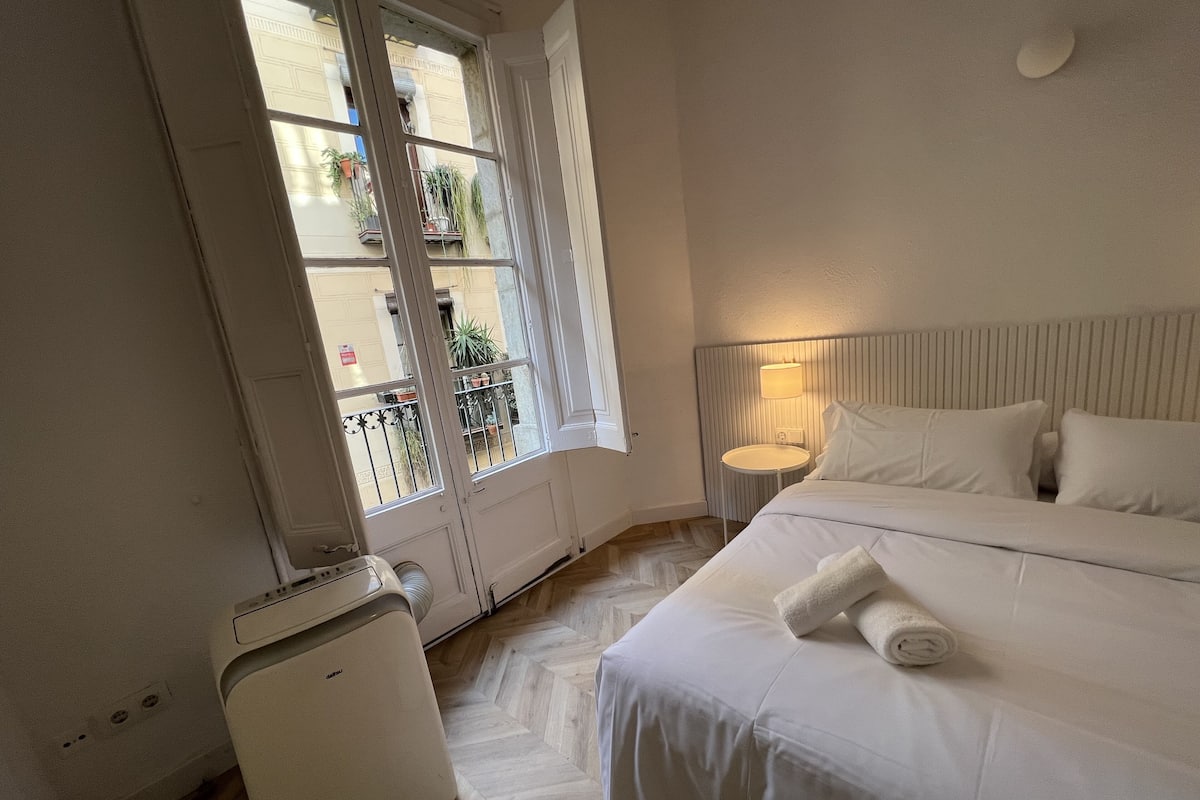 Habitación estándar | Ropa de cama de alta calidad, edredones de plumas, wifi gratis