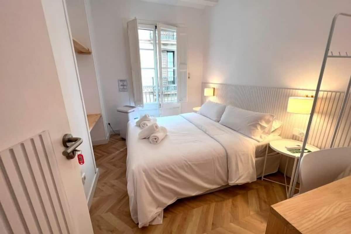 Ropa de cama de alta calidad, edredones de plumas, wifi gratis