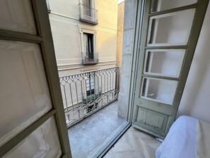 Habitación económica, baño compartido | Ropa de cama de alta calidad, edredones de plumas, wifi gratis