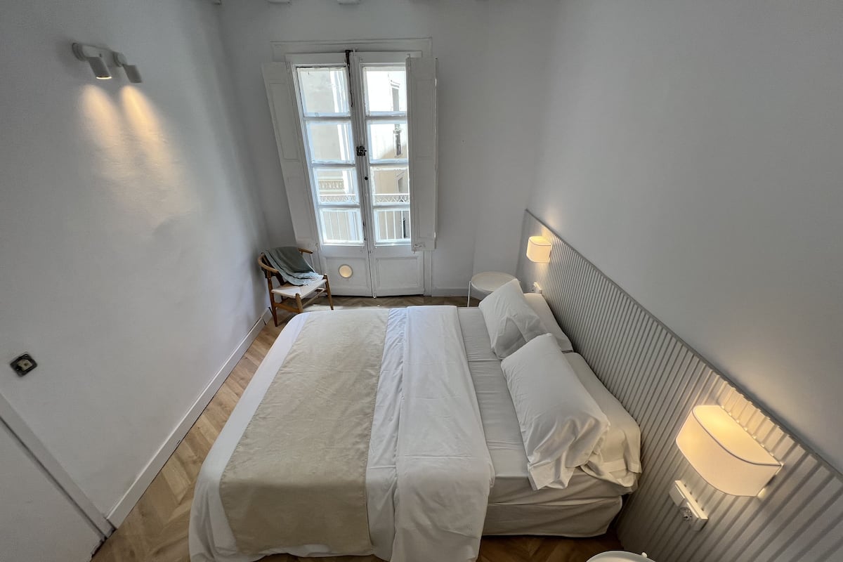 Habitación Business, baño compartido | Ropa de cama de alta calidad, edredones de plumas, wifi gratis