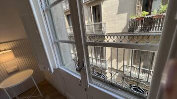 Business Room, Shared Bathroom | Premium bedding, down comforters, free WiFi, bed sheets