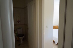 Bathroom - Lovely 1-bed Apartment in Dasamari Greece (Rafina-Pikermi)