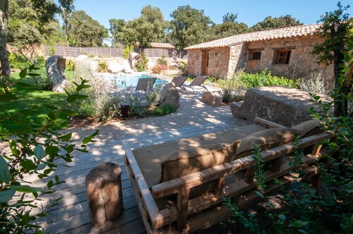 Magnificent Bergerie, heated pool, summer kitchen, pétanque court