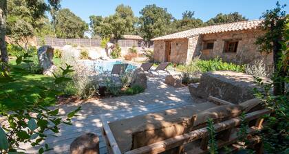 Magnifique Bergerie, piscine chauffée, cuisine d'été, terrain de pétanque