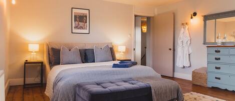 6 makuuhuonetta, silitysrauta/-lauta, ilmainen Wi-Fi, vuodevaatteet