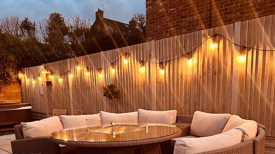 Luxury Group Celebration House With Hot Tub & Bar!