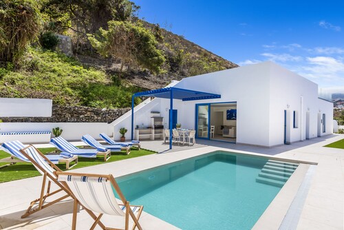 Sustainable Villa Marina, private heated pool, ultra fast wifi, AirCon, Heating