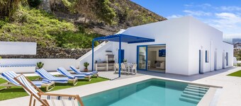 Sustainable Villa Marina, private heated pool, ultra fast wifi, AirCon, Heating